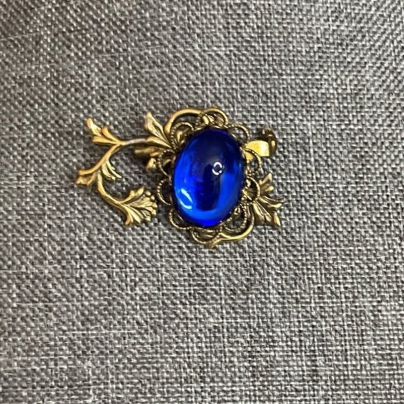 Vintage Gold-Tone Brooch with Blue Glass Cabochon & Ornate Leaf Design Women’s - Picture 6 of 6
